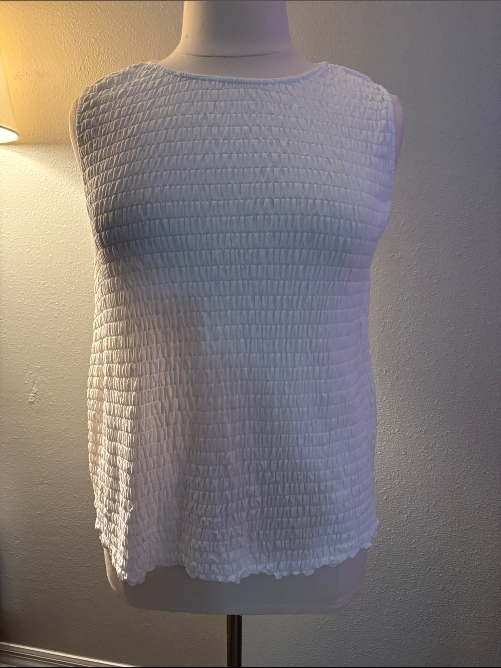 Sara Campbell White Textured Sleeveless Top - Classic Women's Tank